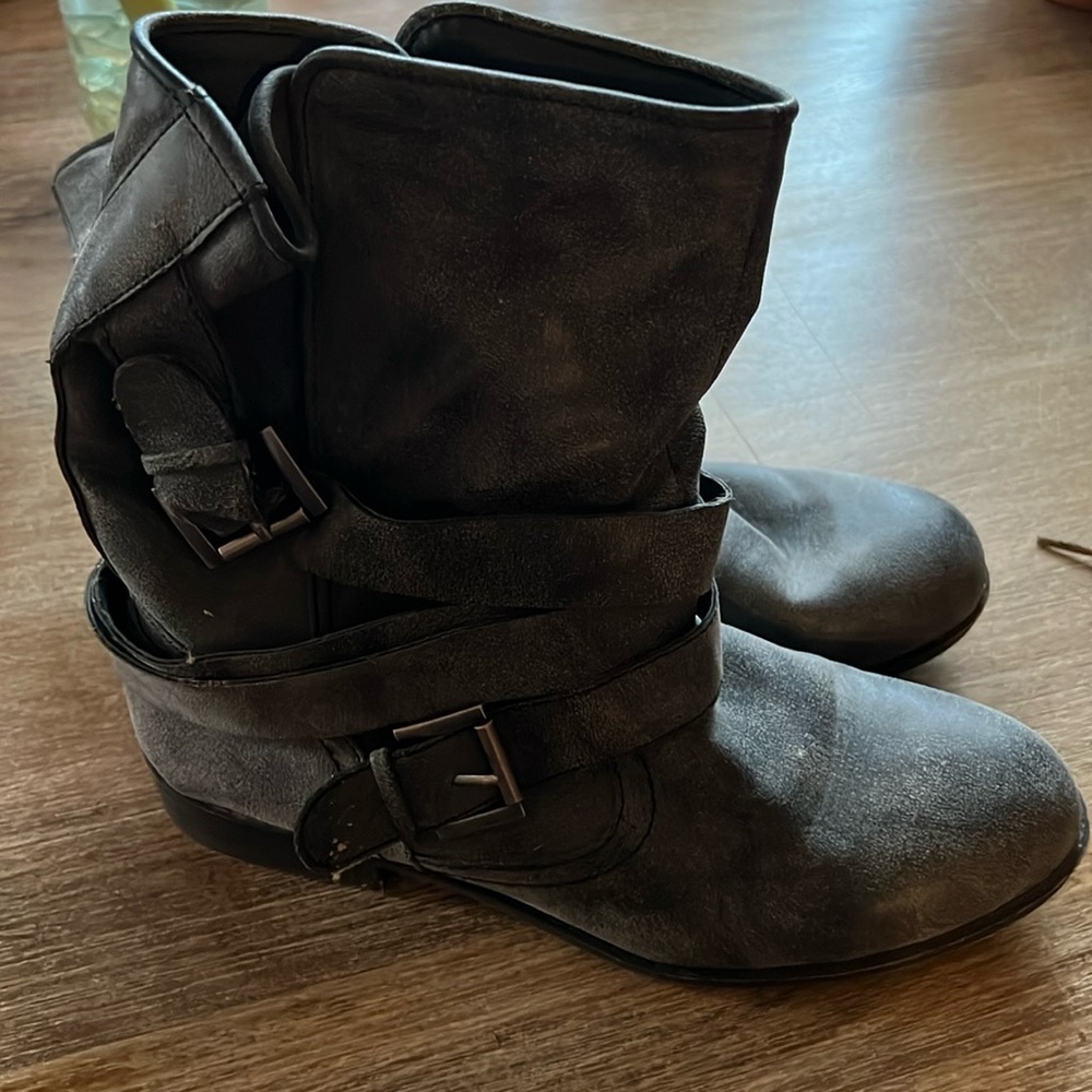 Madden girl gray boots with buckles